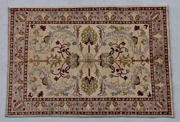 9347 ANTİK UŞAK HALI